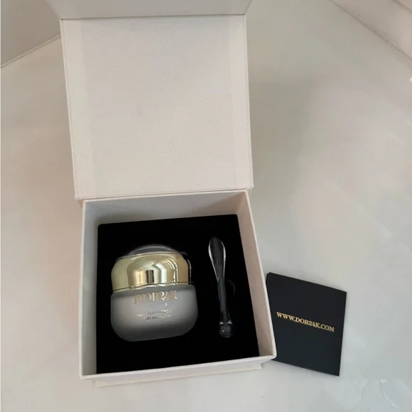 D'OR24K Multi-Vitamin Recovery 24H Moisturizer - Gold and White